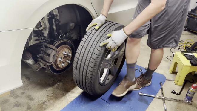 Reinstalling the rear wheel after replacing the Honda Odyssey shock