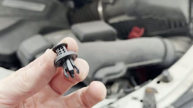 Honda Odyssey air intake duct clip