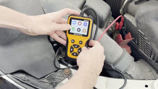 MOTOPOWER battery tester connected for a Honda Odyssey cranking test