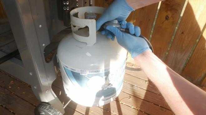 Disconnecting the propane tank before the Weber grill repair