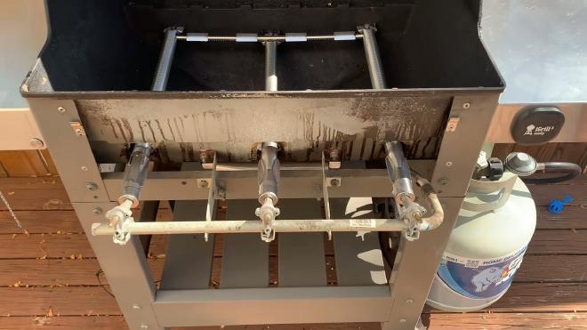 Power washing the Weber grill grates