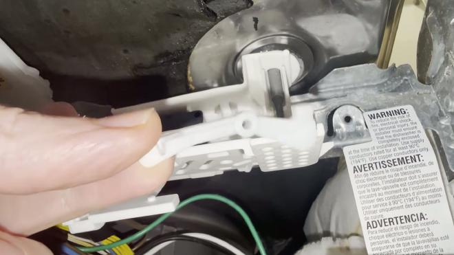 Removing the plastic lever that links the float to the switch